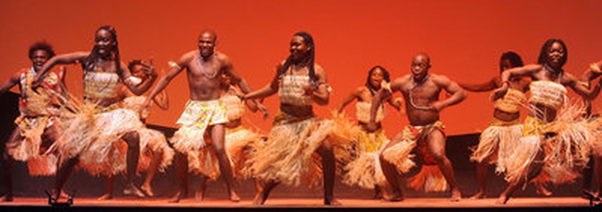 Danzas tradicionales de diferentes etnias guineanas